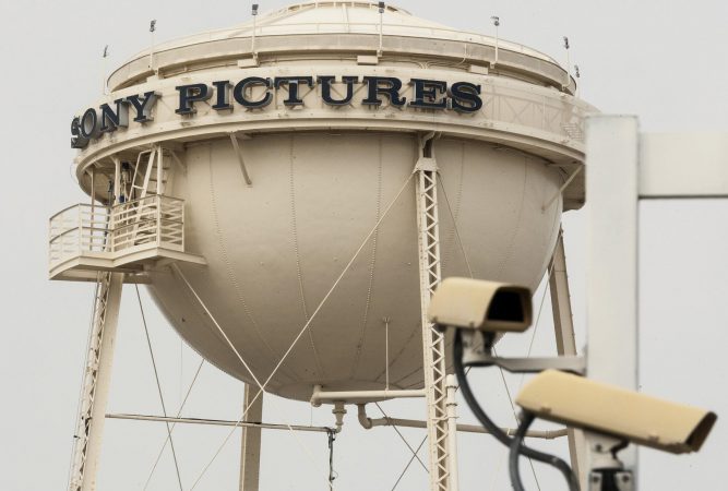 Sony Pictures threatens to sue Twitter over hack tweets