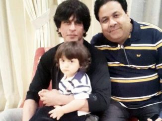 Shahrukh Khan poses with son AbRam on New Year