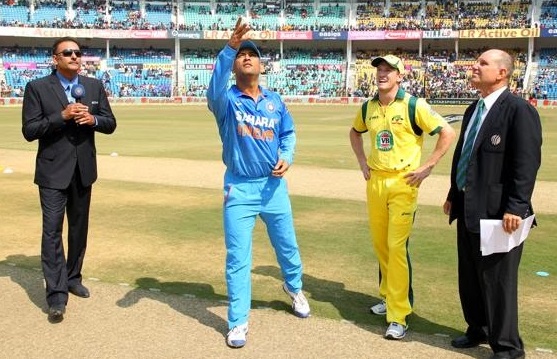 Dhoni loses the toss