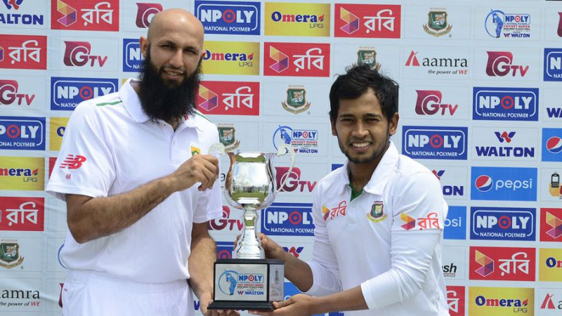 Mushfiqur Rahim and Hashim Amla pose with the Test series trophy