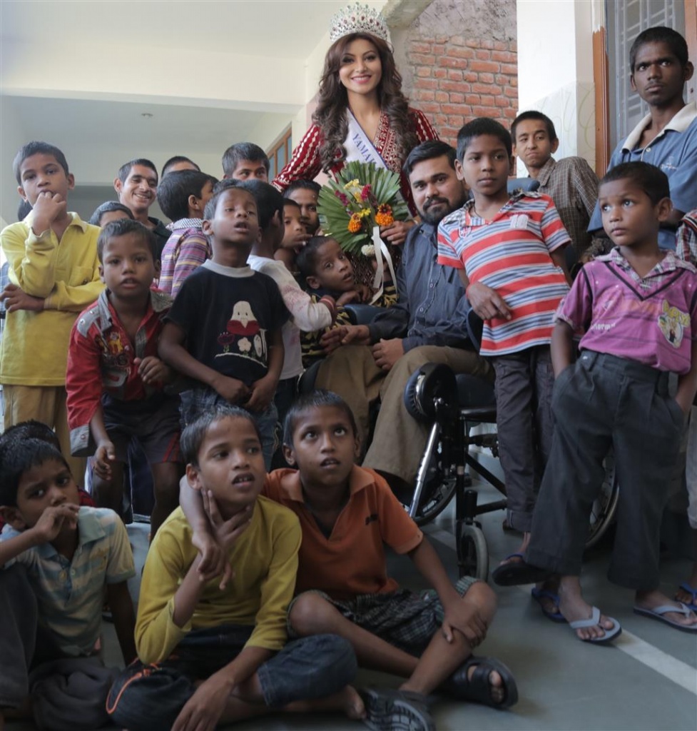 Urvashi Rautela (5) (Large)