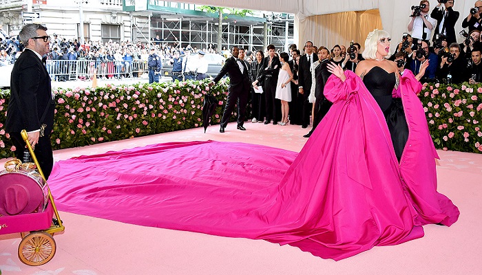  Lady Gaga's Met Gala 2019 dress includes 3 outfit changes