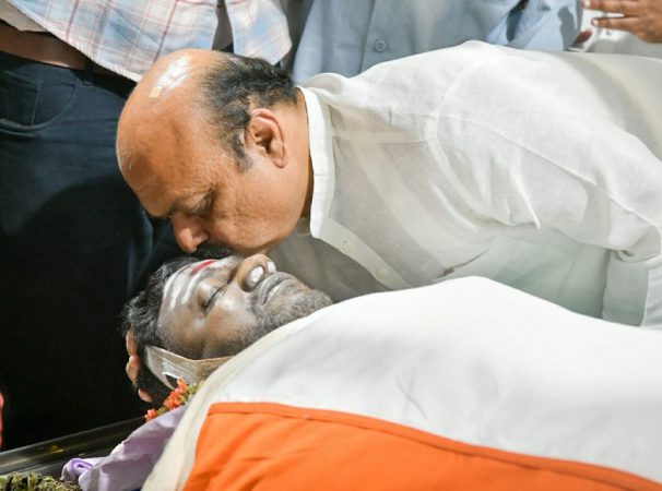 Karnataka CM Bommai at the funeral