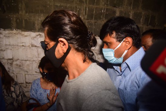 Video: Shah Rukh Khan meets son Aryan Khan in Jail, NCB reaches Mannat