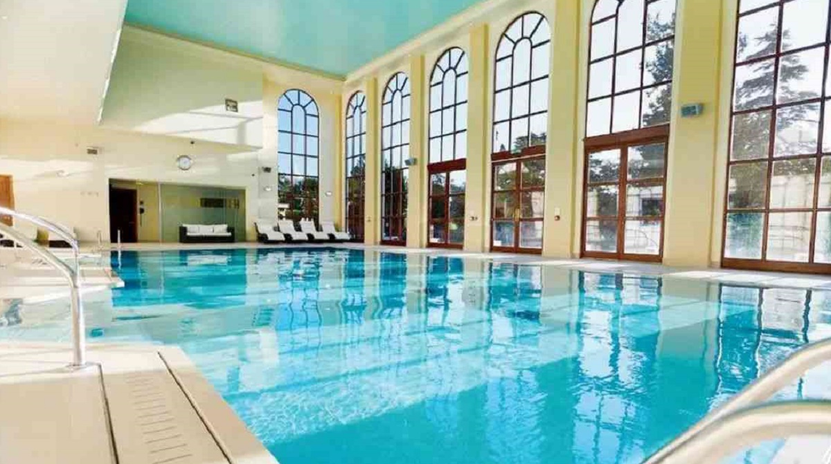 Ambanis  300-Acre UK Home stoke park estate