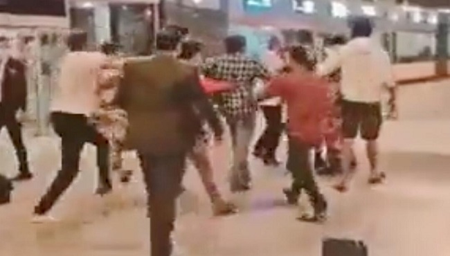 Watch: Tamil actor Vijay Sethupathi being assaulted at Bengaluru Airport