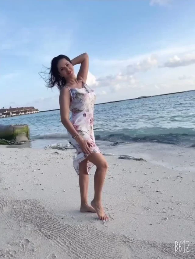 Photos: Sunny Leone stuns in new pics from Maldives vacation