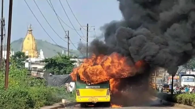 bus catches fire in maharastra