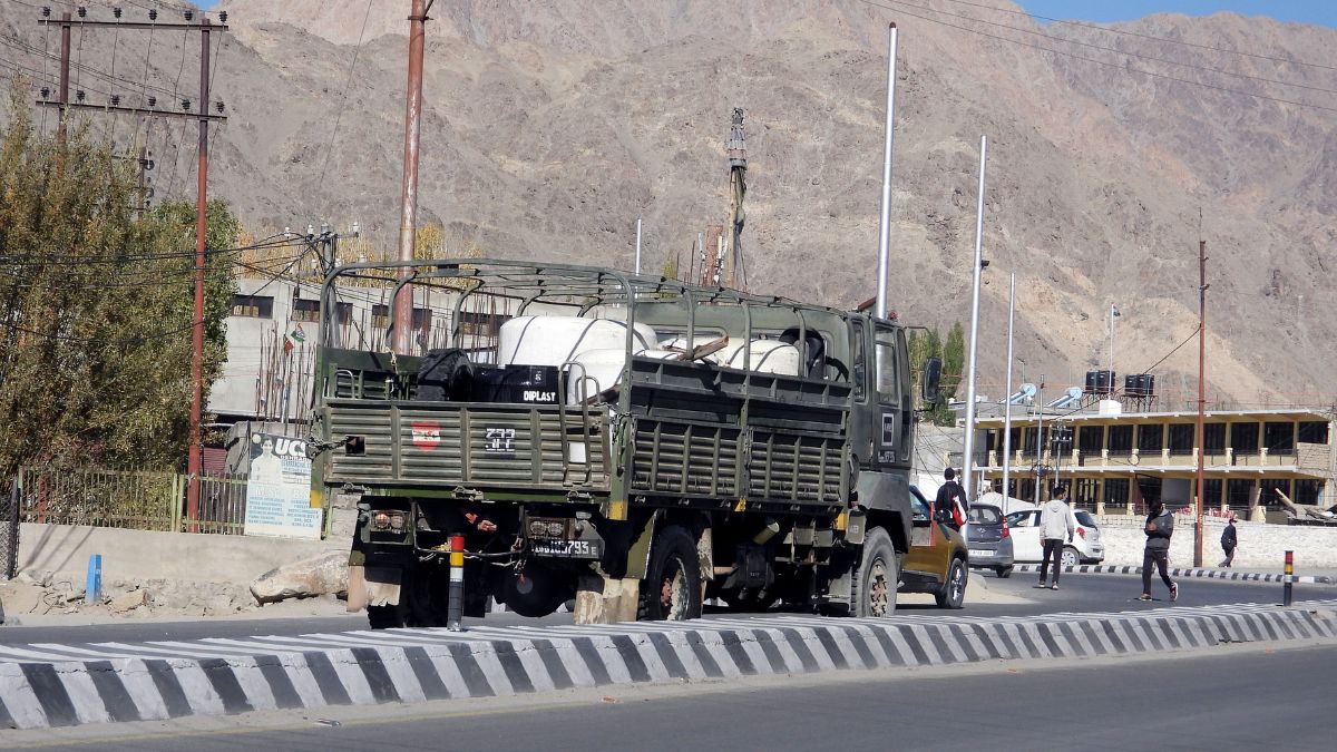 Video 16 Indian Soldiers Killed After Army Truck Falls Into Gorge In