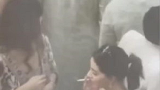 Ananya Pandey caught smoking, video and photos go viral, fans react