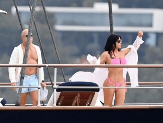 Jeff Bezos kisses girlfriend Lauren Sanchez aboard £500M 'super yacht'