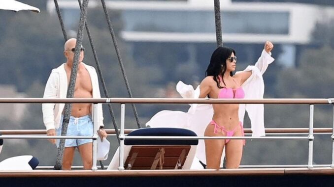 Jeff Bezos kisses girlfriend Lauren Sanchez aboard £500M 'super yacht'