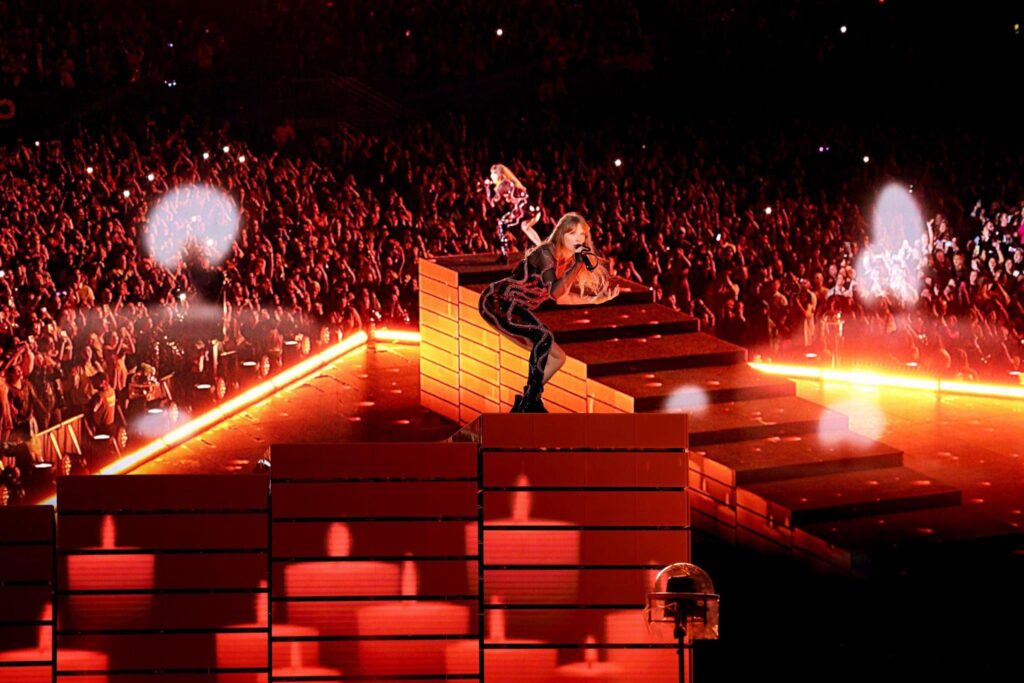 Sparks Fly - Taylor swift live || Nashville Eras tour surprise song