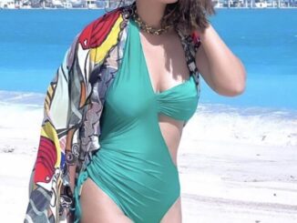 Hina-Khan-turns-into-beach-babe-in-a-green-cut-out-bikini-and-vibrant-cape-while-on-vacation-in-Abu-Dhabi-2