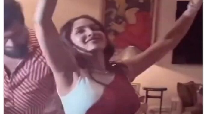 Watch Malaika Arora's Viral Video of Dancing to 'Chaiyya Chaiyya' at Arjun Kapoor's Birthday Party