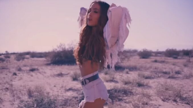 Ariana Grande Celebrates 1 Billion Views Milestone for 'Into You' MV