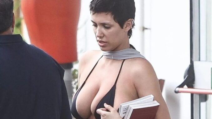 Pics: Kayne west wife Bianca Censori turns head because of her outfit