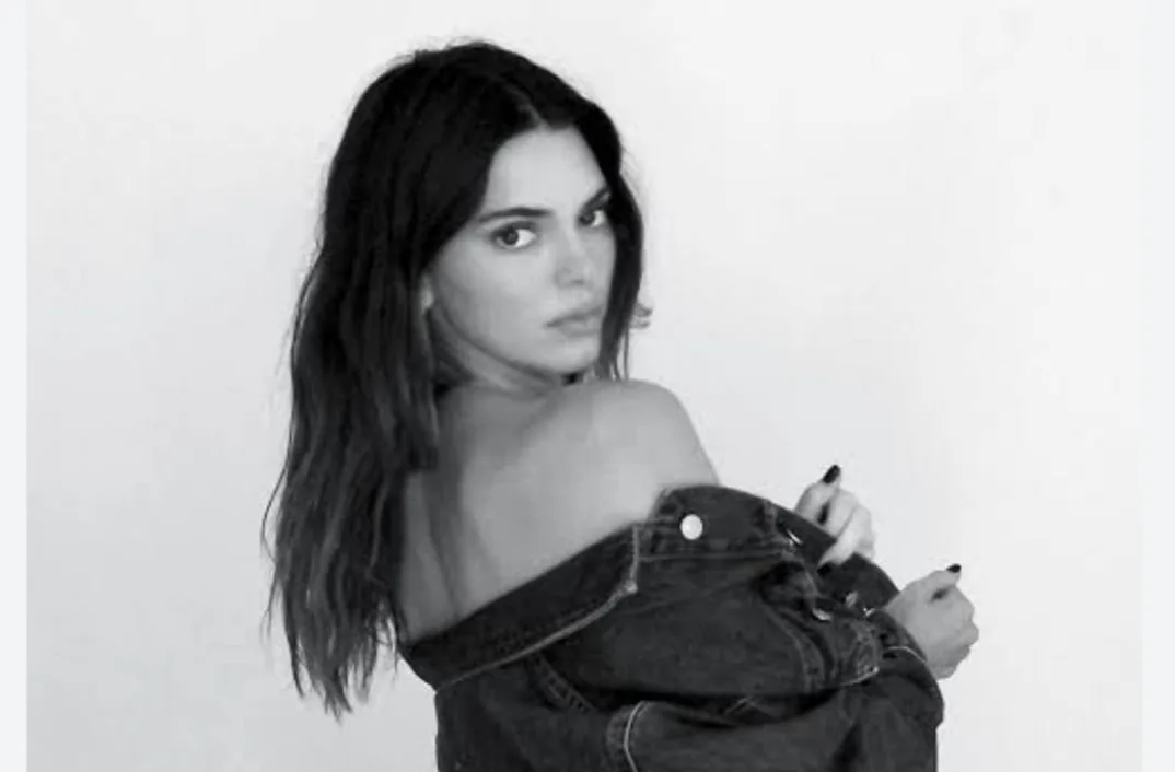 Watch: Kendall Jenner Avoids Wardrobe Malfunction While Shooting For ...