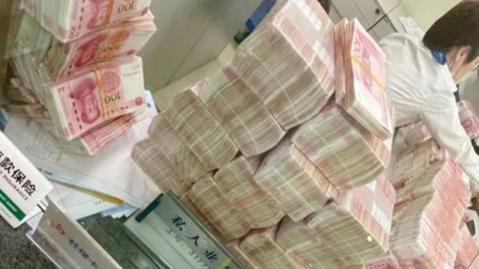Chinese Millionaire Withdraws $780K, Demands Manual Count by Bank Staff