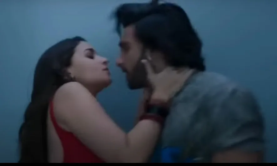 Alia Bhatt & Ranveer Singh's DELETED scenes from Rocky Aur Rani Kii Prem Kahaani reveal their sizzling chemistry