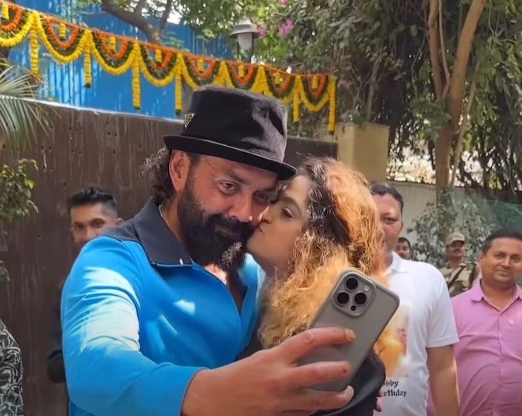 Female Fan Kisses Bobby Deol in public on his birhtday
