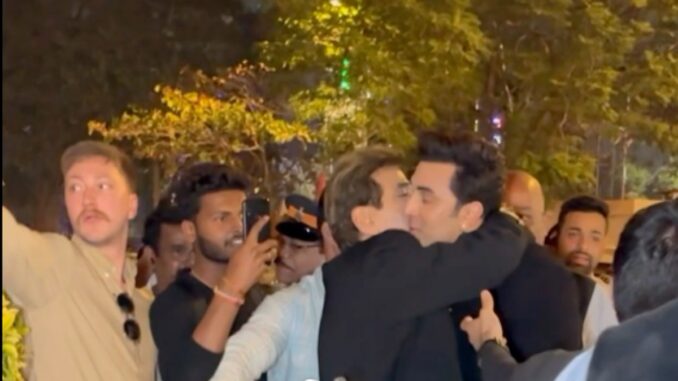 Unexpected Gratitude: Jeetendra's Kiss to Ranbir for Crowd Assistance