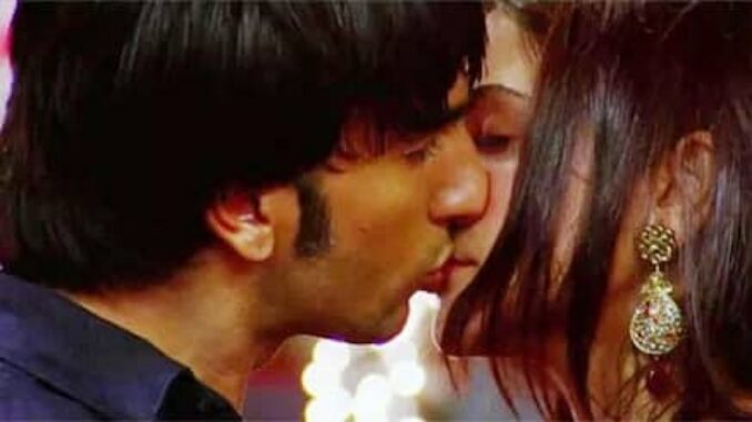 Top 7 Steamy Movie Kisses: Watch on OTT! 'Ram-Leela', 'Jab We Met' & More