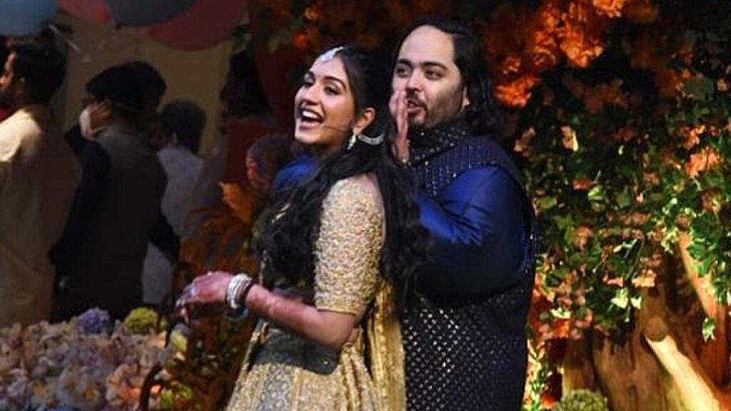 Anant Ambani and Radhika Merchant: Debut Duo Spotted in Jamnagar – Viral Video