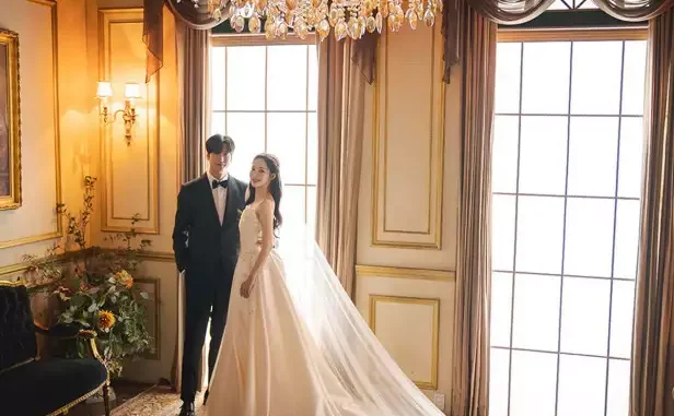 Park Min-young and Na In-woo's wedding pictures