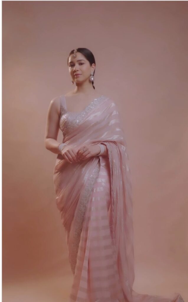 Sara Tendulkar Sets the Internet Ablaze in Stunning Pink Saree
