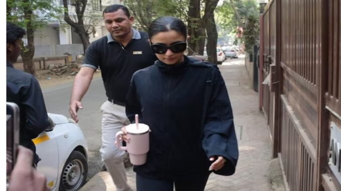 Spotted in Mumbai: Alia Bhatt's stunning black outfit