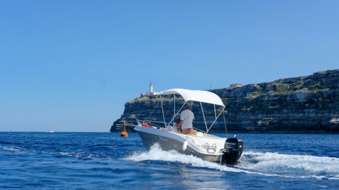 Why You Should Choose a Motor Boat for Fishing