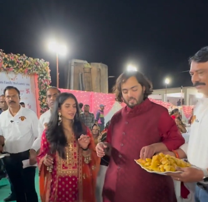 Anant-Ambani-and-Radhika-Merchant-Serve-Food-To-Guest-at-Pre-Wedding-in-Jamnagar