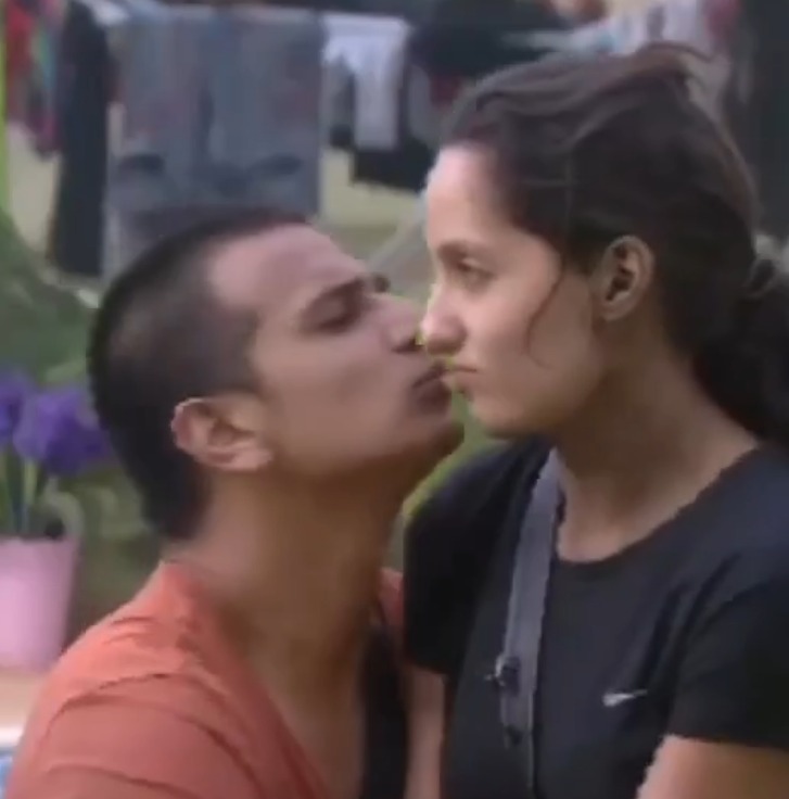  Prince Narula and Nora Fatehi kissing video  