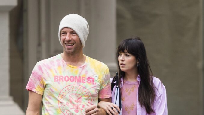 Coldplay's Chris Martin gets engaged to 'Fifty Shades of Grey' actress Dakota Johnson!