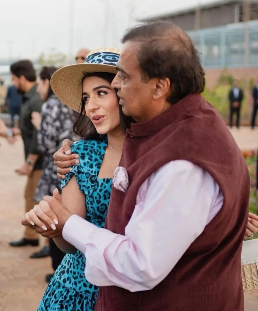   Mukesh ambani hugging radhika merchant