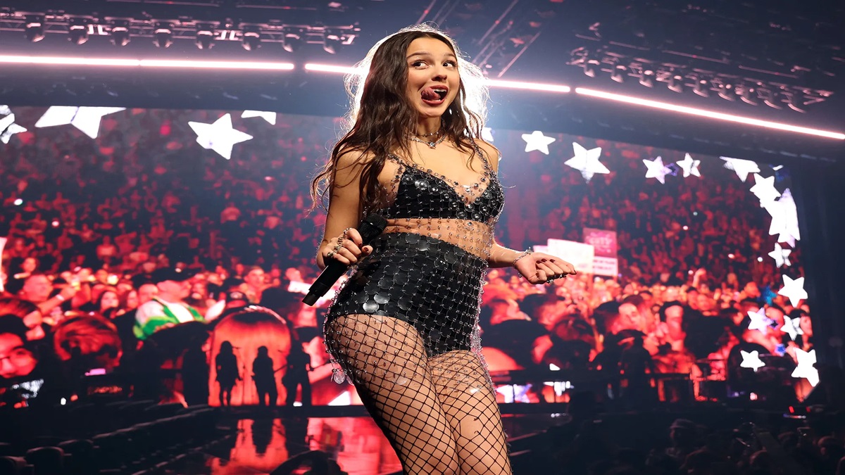 Watch: Singer Olivia Rodrigo's leather bra top busts open while ...