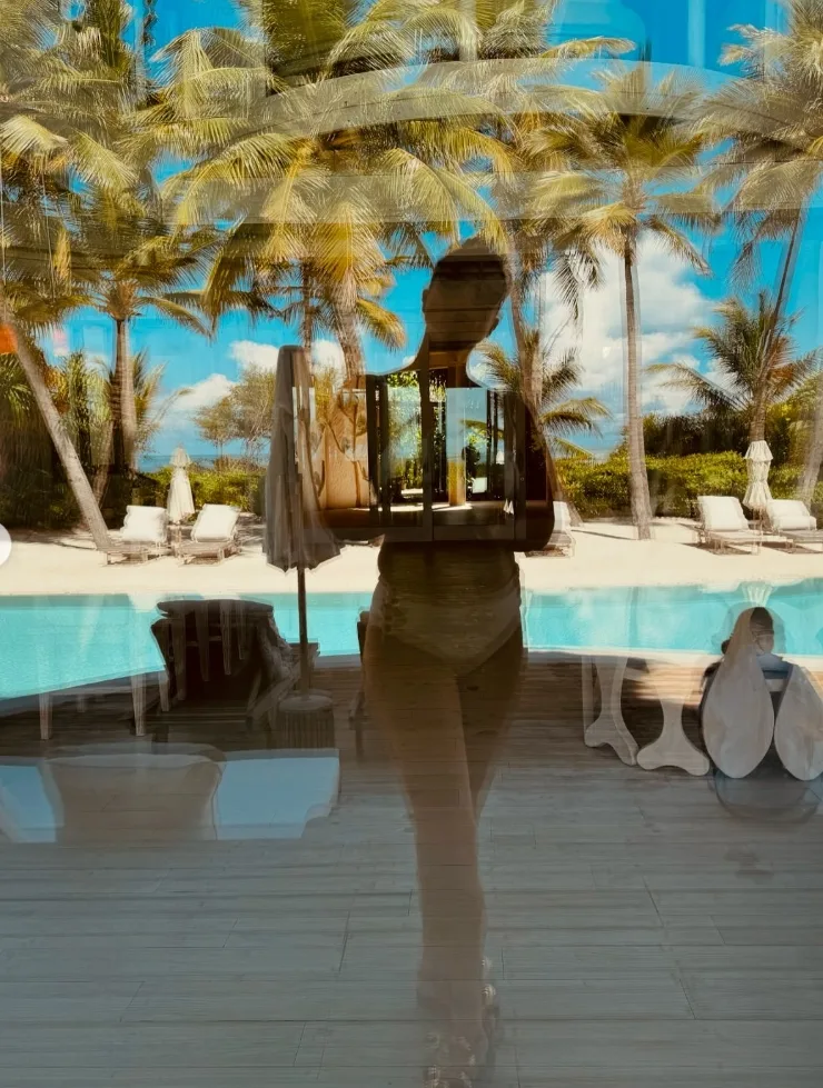 Kareena Kapoor Khan drops 'natural' bikini pics 