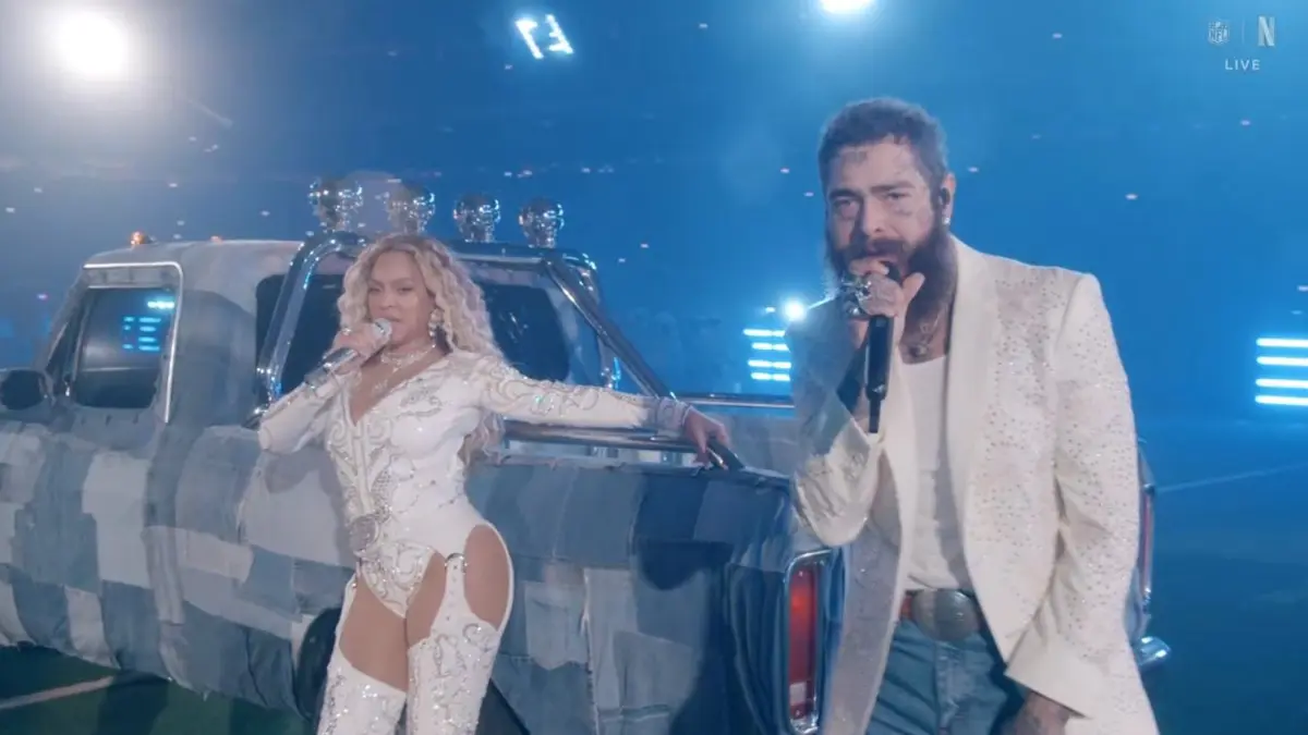 Beyoncé's Christmas Day Halftime Gesture Sparks Outrage Among NFL Fans